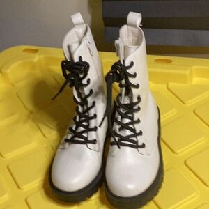 Art Class White Boots with Black Accents